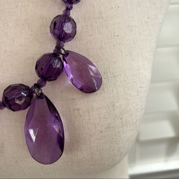 Vintage Joan Rivers Purple Teardrop Faceted Plastic Necklace 22”-25”L - Picture 2 of 6
